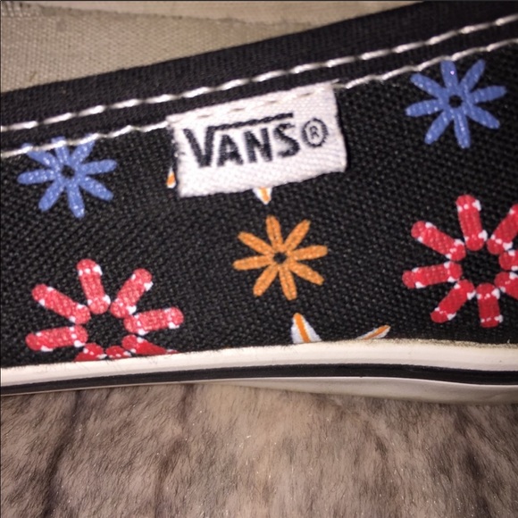 Black White Flower Print VANS Slip On Shoes 6 - Picture 4 of 7